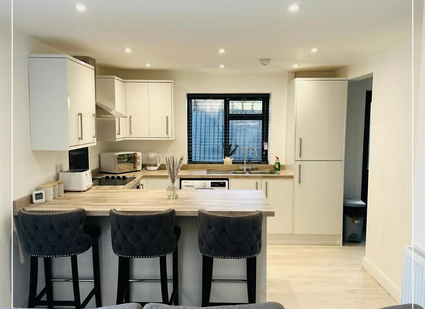 Tastefully Decorated 4 Bed Home In Gedling - Near Colwick Country Park, Victoria Retail Park, City Centre & Nottingham Racecourse Velká Británie