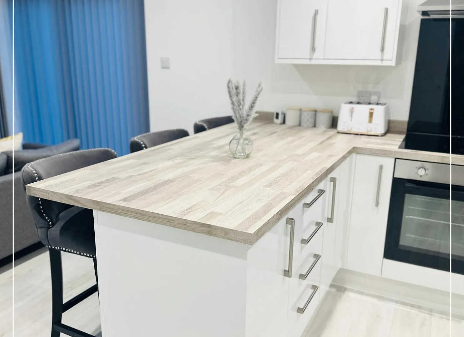 Tastefully Decorated 4 Bed Home In Gedling - Near Colwick Country Park, Victoria Retail Park, City Centre & Nottingham Racecourse 0*,